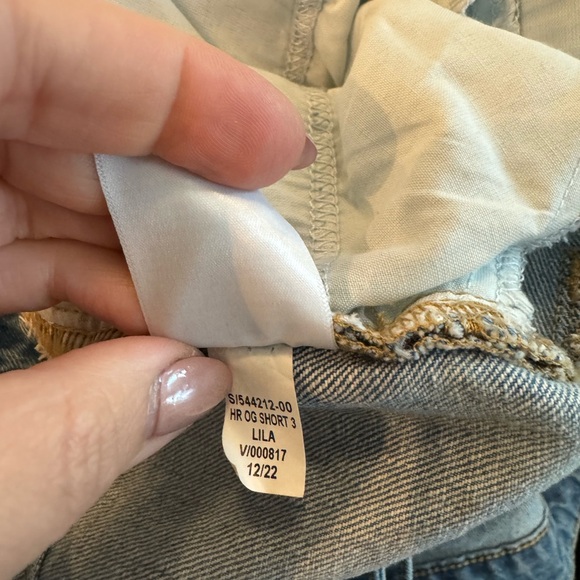 Old navy plus size distressed High rise OG straight jean shorts. Size 20 - Picture 8 of 10